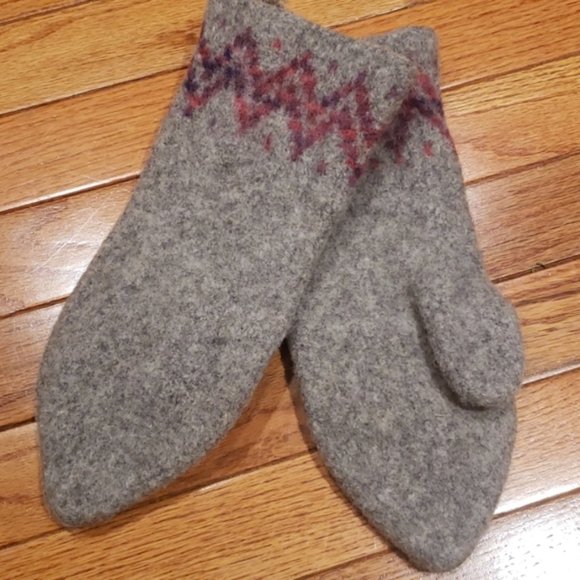 Nordic style Woolen Mittens nwot - Picture 2 of 2